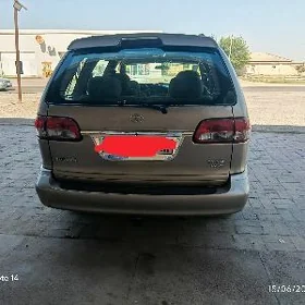 Toyota Sienna 2002