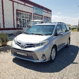 Toyota Sienna 2015
