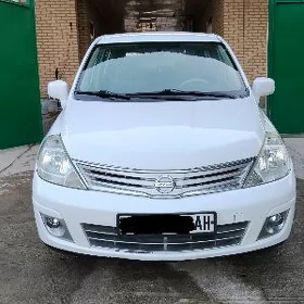 Nissan Tiida 2010