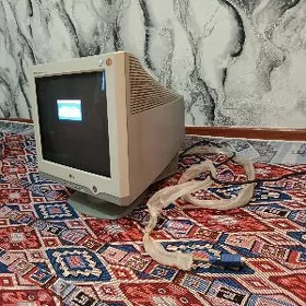 Monitor kompyuter