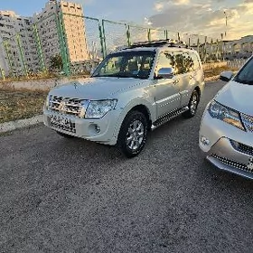 Mitsubishi Pajero 2014