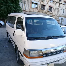 Toyota Hiace 1990