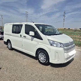 Toyota Hiace 2023