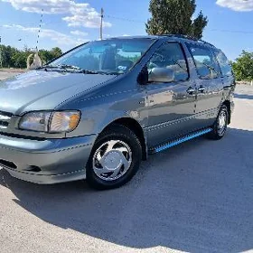 Toyota Sienna 2000