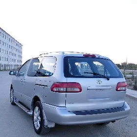 Toyota Sienna 2002
