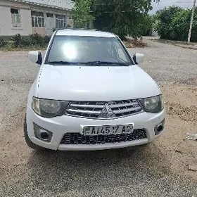 Mitsubishi L200 2011