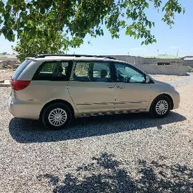 Toyota Sienna 2005