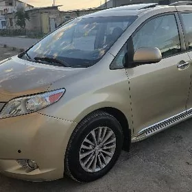 Toyota Sienna 2011