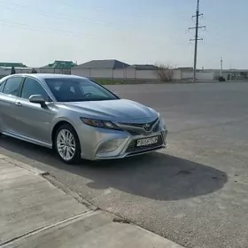 Toyota Camry 2021