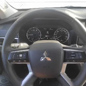 Mitsubishi Outlander 2025