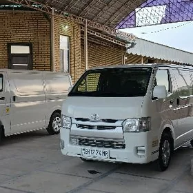 Toyota Hiace 2021