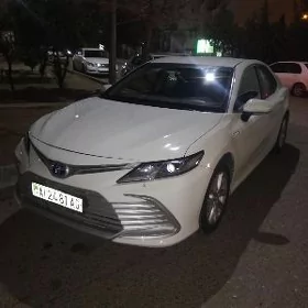 Toyota Camry 2021