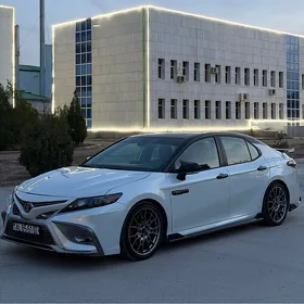 Toyota Camry 2021