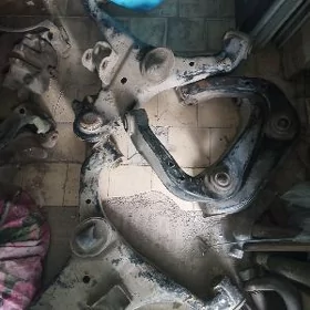 Nissan Nawarro we Hailux