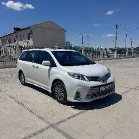 Toyota Sienna 2019