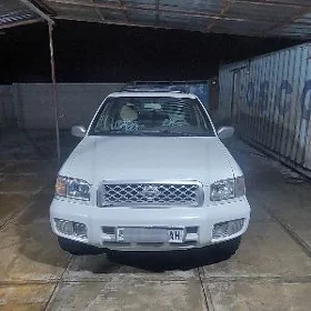 Nissan Pathfinder 2000