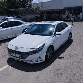 Hyundai Elantra 2022