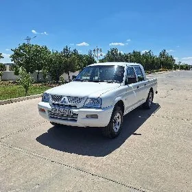 Mitsubishi L200 2005