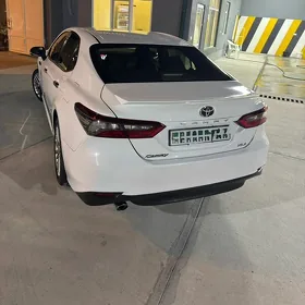 Toyota Camry Hybrid 2021