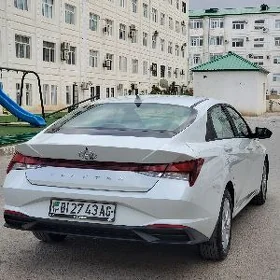 Hyundai Elantra 2023