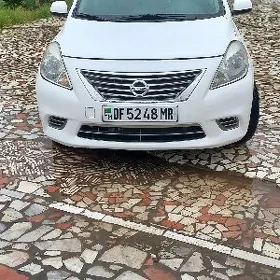 Nissan Versa 2012