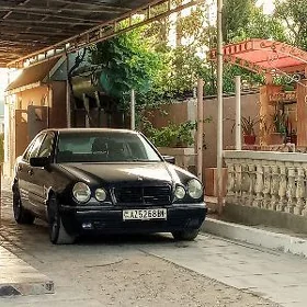 Mercedes-Benz E320 1996