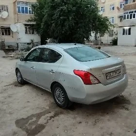Nissan Versa 2011