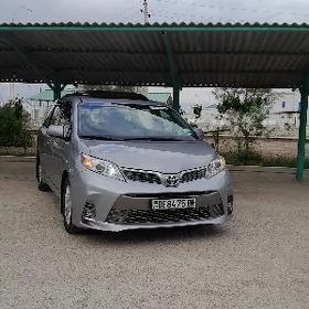 Toyota Sienna 2016