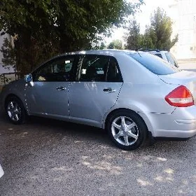 Nissan Versa 2011