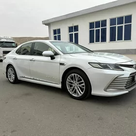Toyota Camry Hybrid 2021