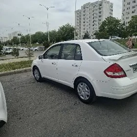 Nissan Tiida 2011