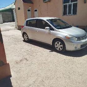 Nissan Versa 2012