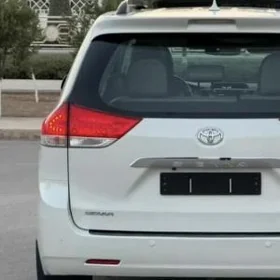 Toyota Sienna 2012