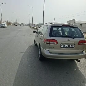 Toyota Sienna 1999