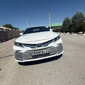 Toyota Camry Hybrid 2021