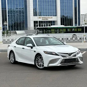 Toyota Camry 2021