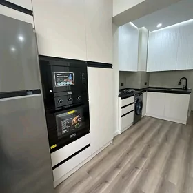 Срочно прод 11 мкр 4/1 эт 2 ко