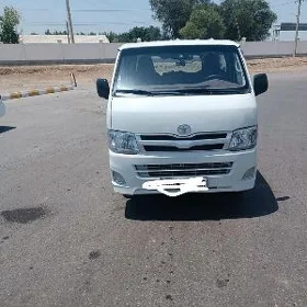 Toyota Hiace 2006