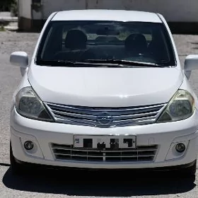 Nissan Versa 2008