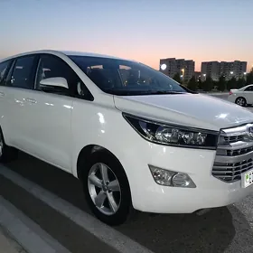 Toyota Innova 2022