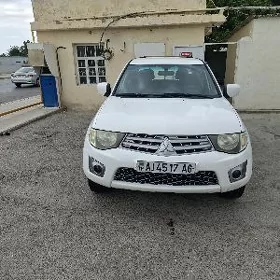 Mitsubishi L200 2011