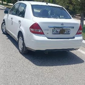 Nissan Versa 2011