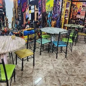 Столы, стулья и книги