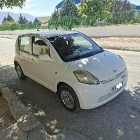 Daihatsu Sirion 2005