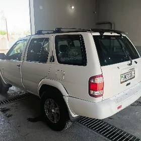 Nissan Pathfinder 1999