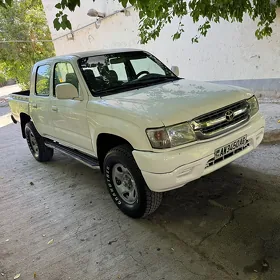 Toyota Hilux 2003
