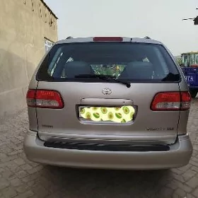 Toyota Sienna 2003