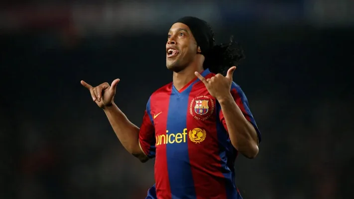 46 ýaşly Ronaldinýo Italiýada futbolçy karýerasyny dikeldýär