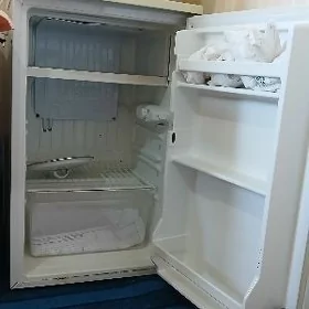Midea Holladilnik kicisi