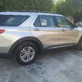 Ford Explorer 2023